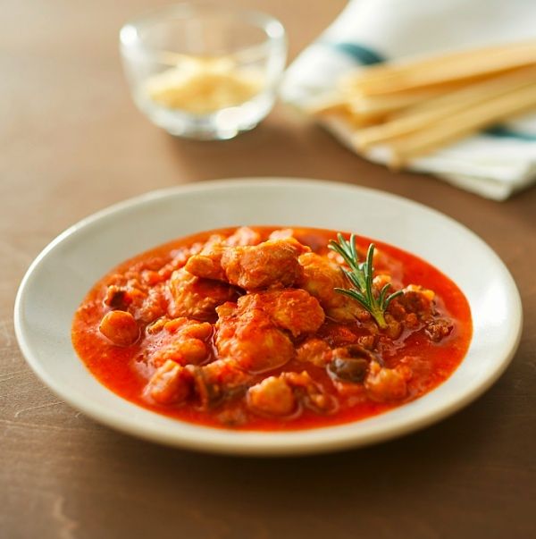 異國速食包蕃茄燉煮雞肉