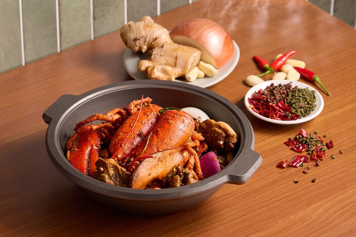 麻辣龍蝦雞煲 NT$2,680