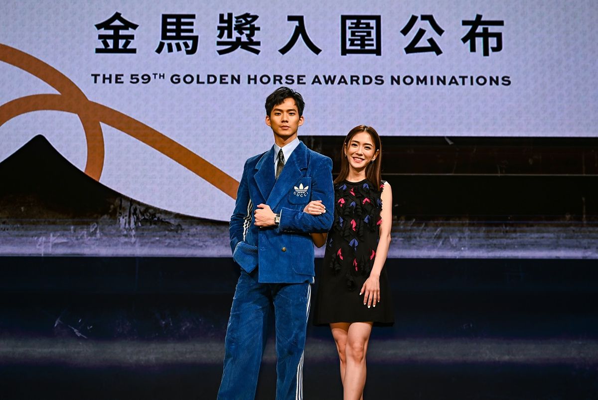 描述: C:\Users\momo\Downloads\第59屆金馬獎頒獎典禮星光大道主持人，吳念軒（左）、楊千霈（右）.jpg