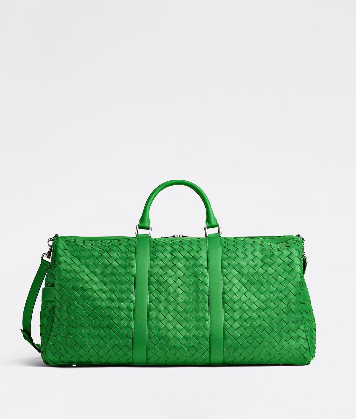 2024年夏季三大趨勢旅行包款！經典Duffel旅行袋、超大托特包今年夏日出外旅遊必備！