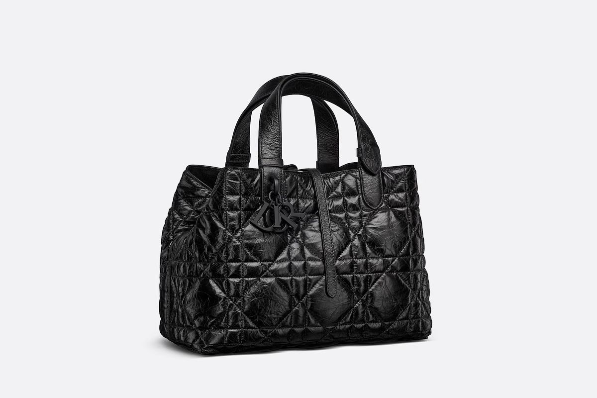 2024年夏季三大趨勢旅行包款！經典Duffel旅行袋、超大托特包今年夏日出外旅遊必備！